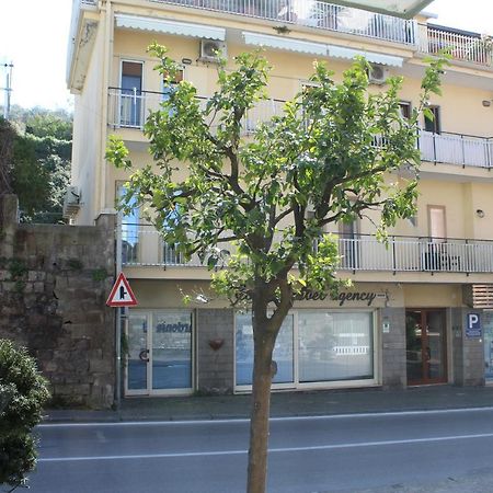 Sorrento Comfort House Con Piscina Extérieur photo
