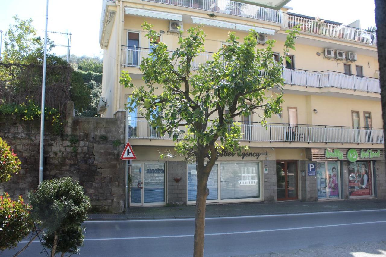 Sorrento Comfort House Con Piscina Extérieur photo